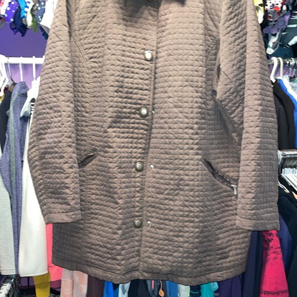 Timeless Quality New York Classic brown pleated jacket size 22/24 perfect - Picture 3 of 7